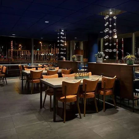 Doubletree By Hilton Centre מלון